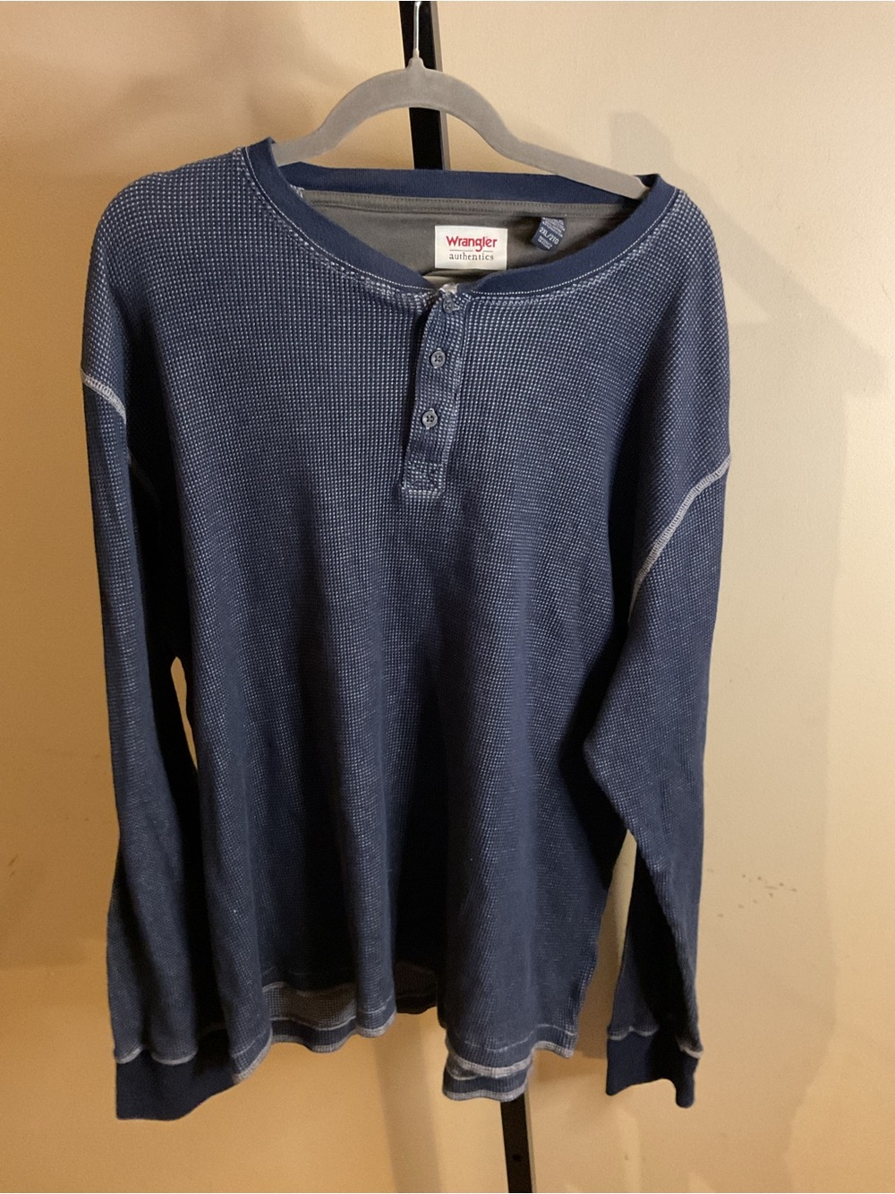 Wrangler Men’s Navy Blue Waffle Henley Crewneck